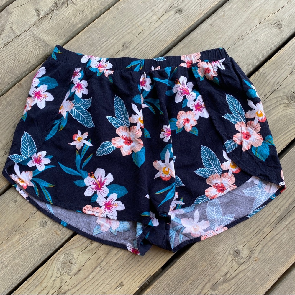 3/$25 || George Floral Flowy Shorts